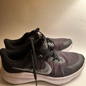 NEW Nike Men's Winflo Black & White Road Running Shoes Sneakers size 10